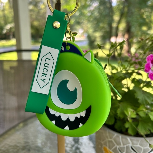 NWT-Lucky Brand Green Monster Keychain - Picture 1 of 4